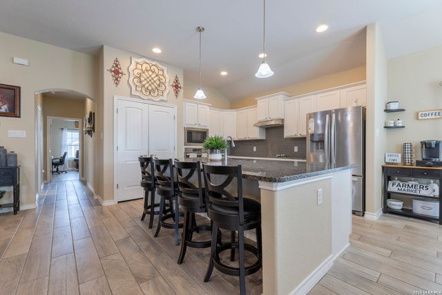 133 Grand View, Floresville, TX 78114