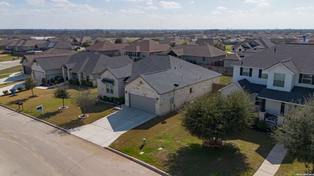 133 Grand View, Floresville, TX 78114
