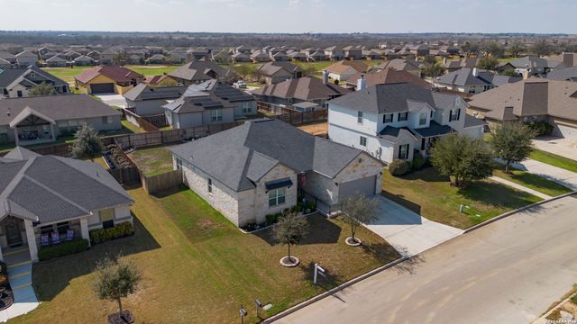 133 Grand View, Floresville, TX 78114