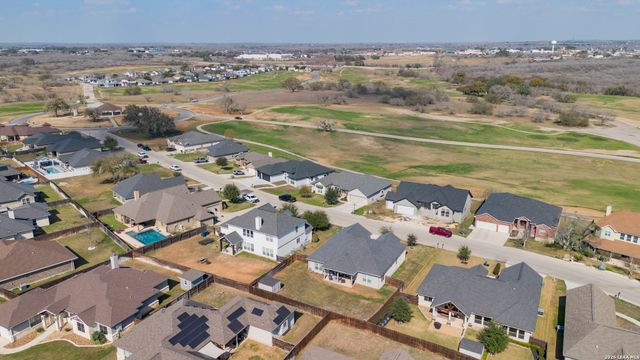 133 Grand View, Floresville, TX 78114