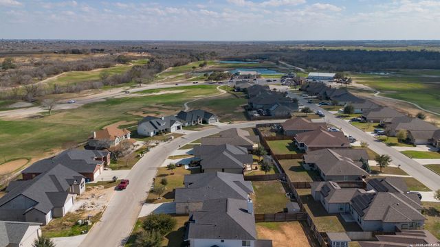 133 Grand View, Floresville, TX 78114