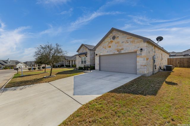 133 Grand View, Floresville, TX 78114