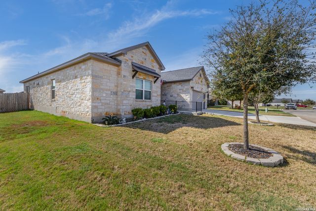 133 Grand View, Floresville, TX 78114