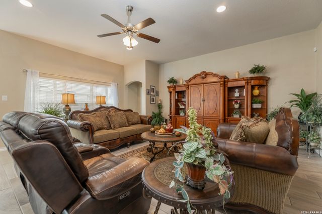 133 Grand View, Floresville, TX 78114