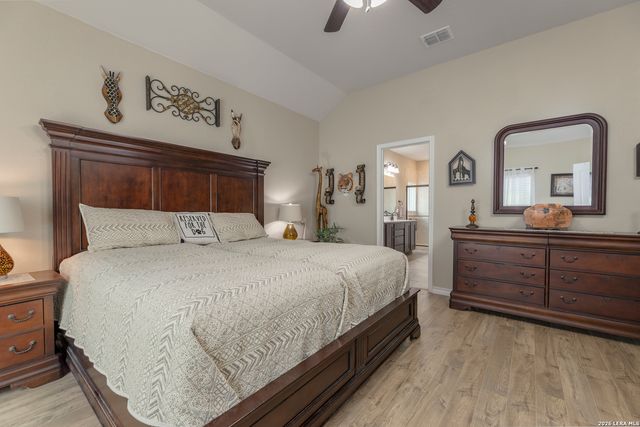 133 Grand View, Floresville, TX 78114