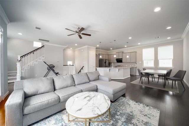 2011 Royal Landing Drive, Houston, TX 77045