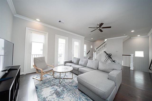 2011 Royal Landing Drive, Houston, TX 77045