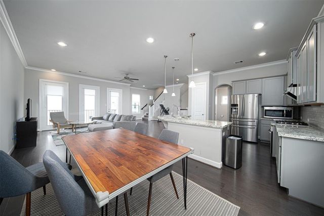 2011 Royal Landing Drive, Houston, TX 77045