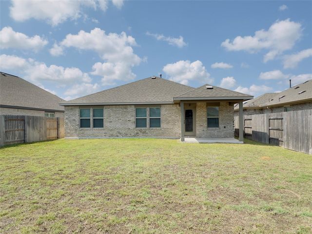 132 Periwinkle LN, Bastrop, TX 78602