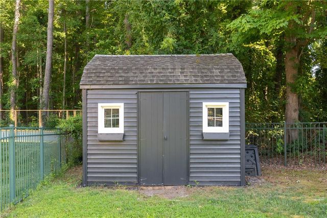 1017 Stratem CT, Virginia Beach, VA 23451