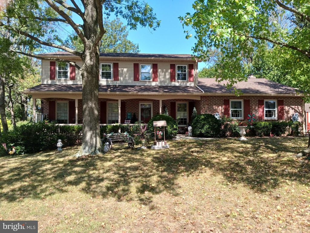 4166 ROBINHOOD DR, York, PA 17408