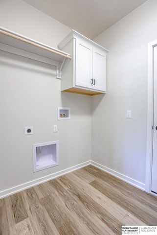 11002 N 159 Avenue, Bennington, NE 68007