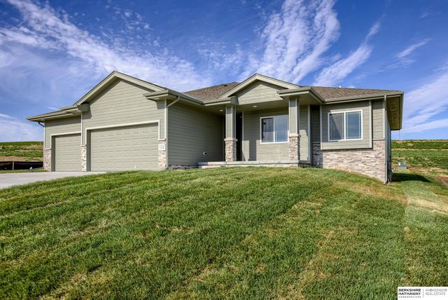 11002 N 159 Avenue, Bennington, NE 68007