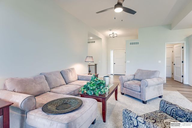 11002 N 159 Avenue, Bennington, NE 68007