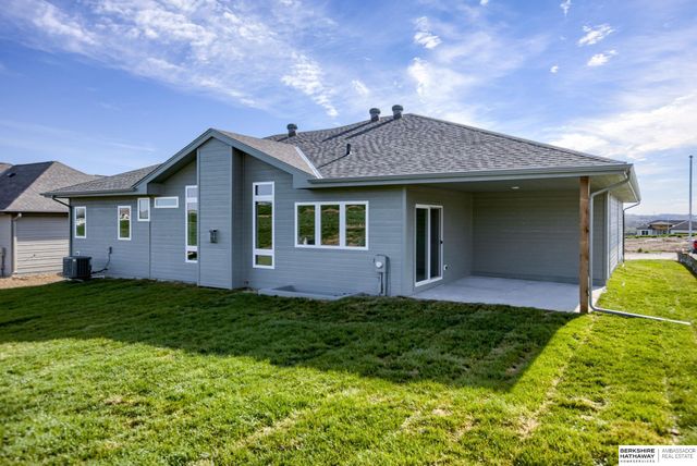 11002 N 159 Avenue, Bennington, NE 68007