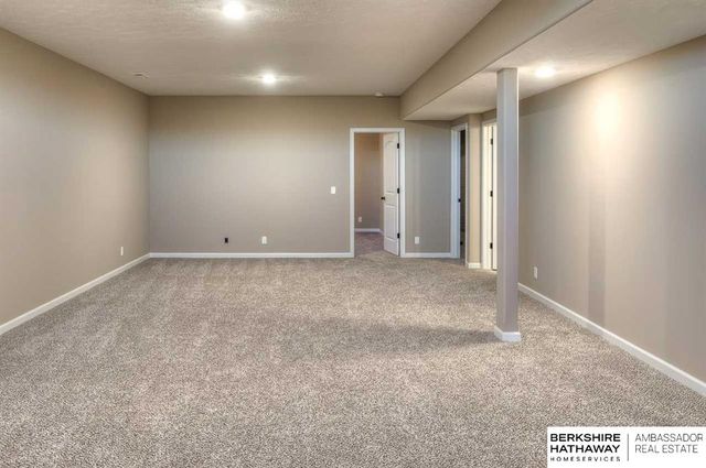 11002 N 159 Avenue, Bennington, NE 68007