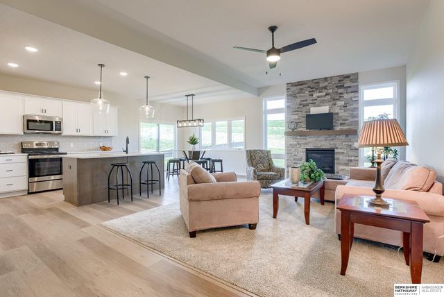 11002 N 159 Avenue, Bennington, NE 68007