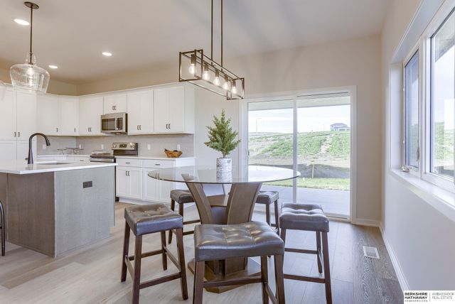 11002 N 159 Avenue, Bennington, NE 68007