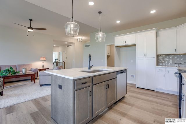 11002 N 159 Avenue, Bennington, NE 68007