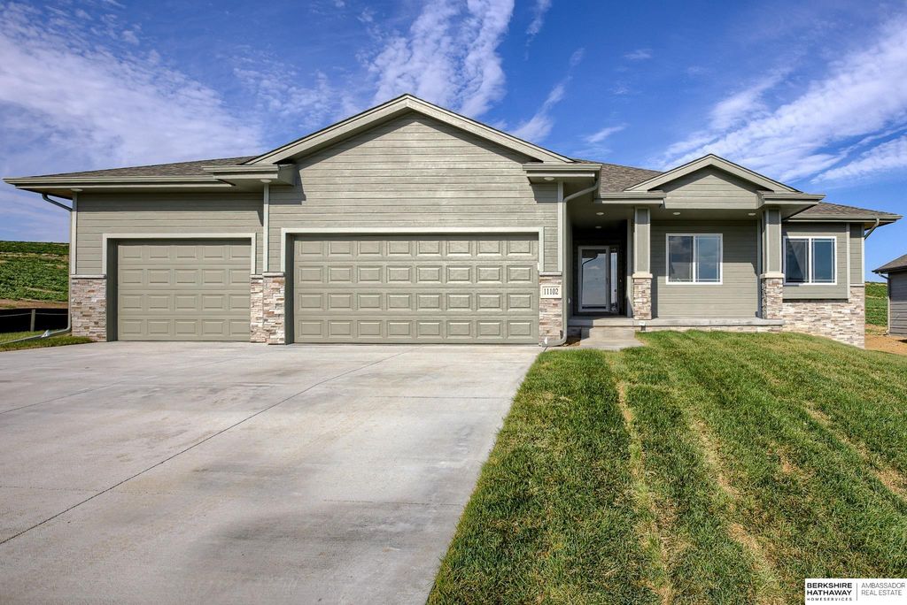 11002 N 159 Avenue, Bennington, NE 68007