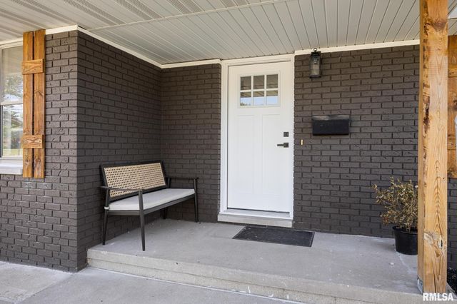 308 S HOLLYBROOK Drive, Chillicothe, IL 61523