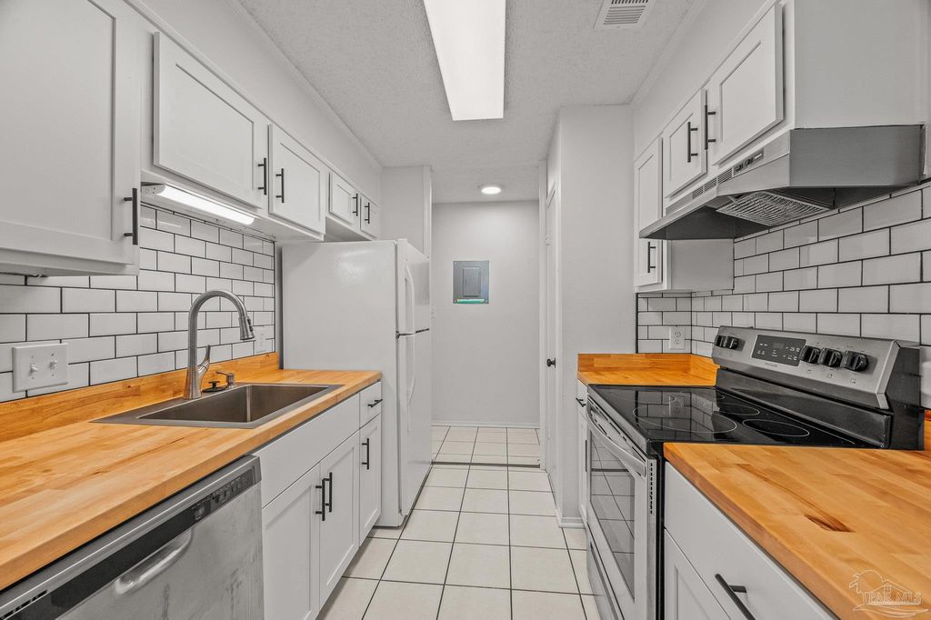 2303 W Michigan Ave B12, Pensacola, FL 32526
