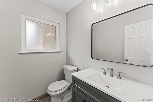 2479 Ivanhoe Drive, West Bloomfield, MI 48324