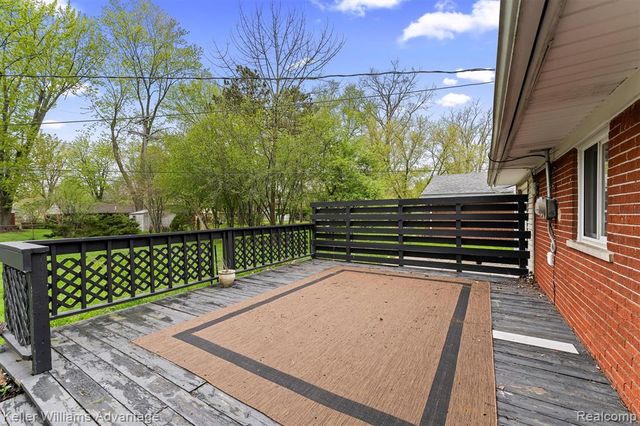 2479 Ivanhoe Drive, West Bloomfield, MI 48324