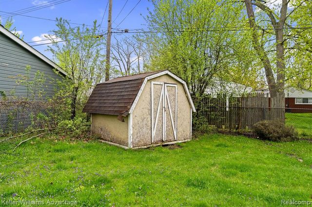 2479 Ivanhoe Drive, West Bloomfield, MI 48324