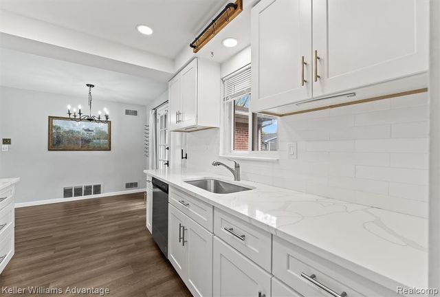 2479 Ivanhoe Drive, West Bloomfield, MI 48324