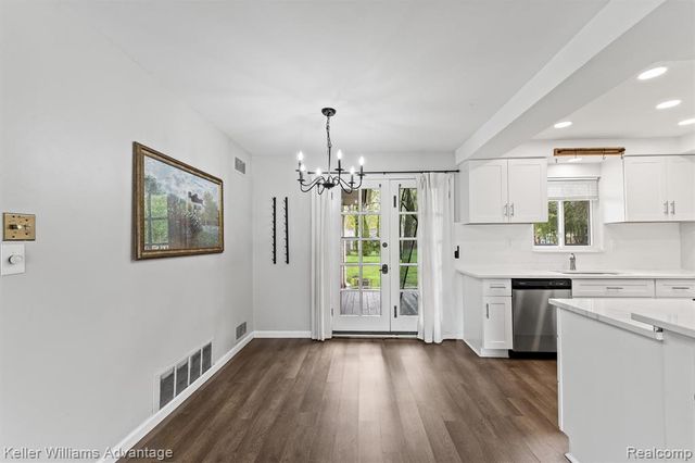 2479 Ivanhoe Drive, West Bloomfield, MI 48324