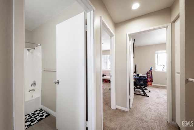 930 Olive Drive 33, Bakersfield, CA 93308