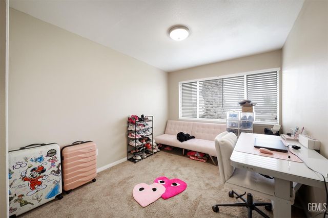 930 Olive Drive 33, Bakersfield, CA 93308