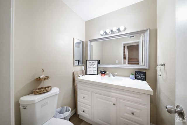 930 Olive Drive 33, Bakersfield, CA 93308