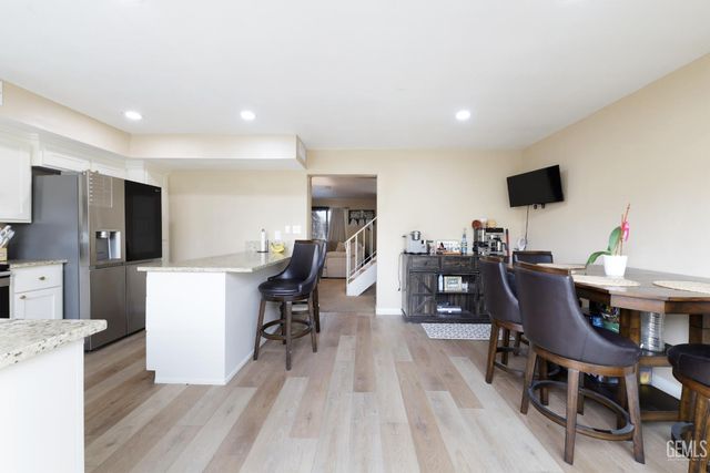 930 Olive Drive 33, Bakersfield, CA 93308