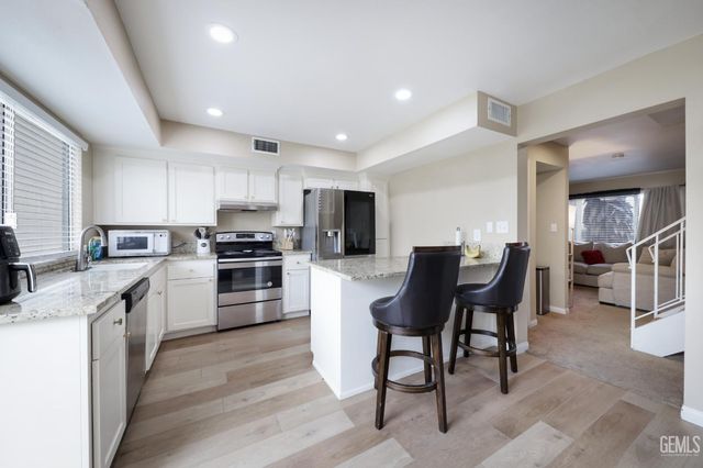 930 Olive Drive 33, Bakersfield, CA 93308