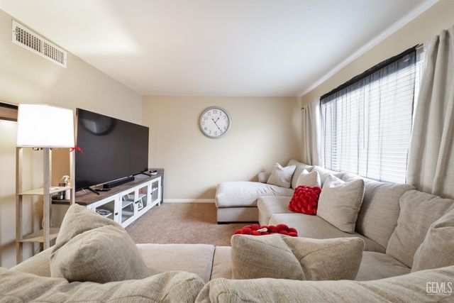 930 Olive Drive 33, Bakersfield, CA 93308