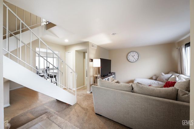 930 Olive Drive 33, Bakersfield, CA 93308