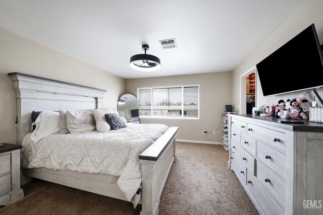 930 Olive Drive 33, Bakersfield, CA 93308