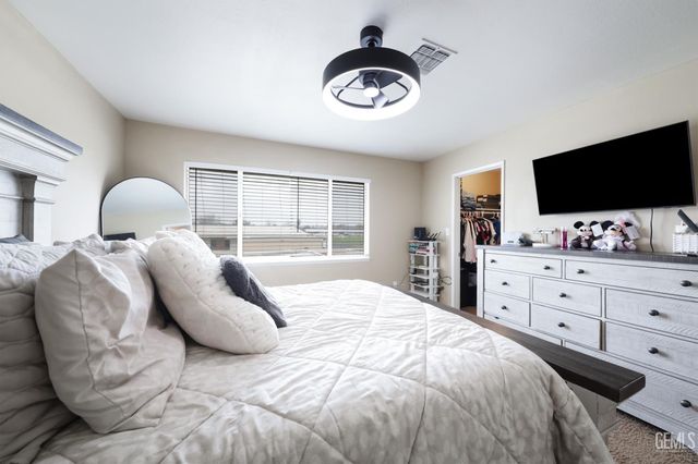 930 Olive Drive 33, Bakersfield, CA 93308