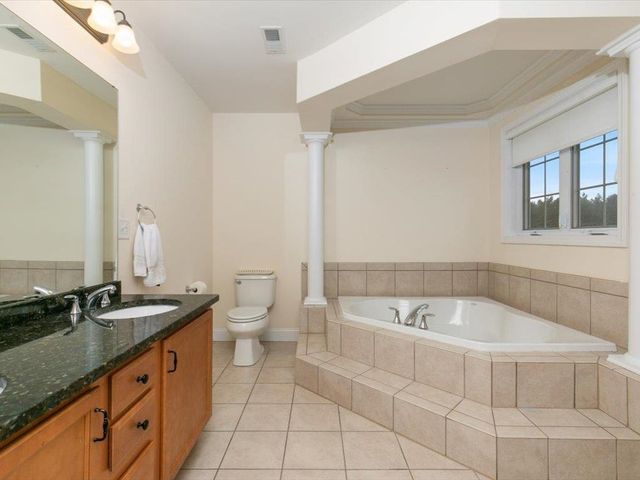11 Tanager Way, Londonderry, NH 03053