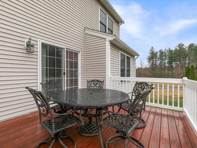 11 Tanager Way, Londonderry, NH 03053