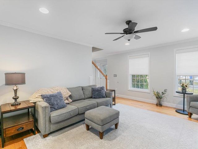 11 Tanager Way, Londonderry, NH 03053