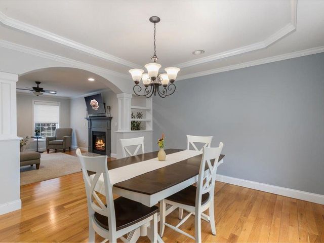 11 Tanager Way, Londonderry, NH 03053