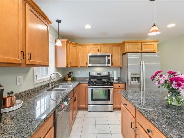 11 Tanager Way, Londonderry, NH 03053