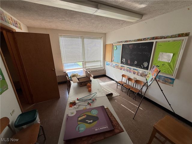 44 S Main Street, Hubbard, OH 44425