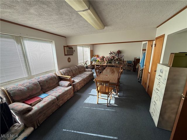 44 S Main Street, Hubbard, OH 44425