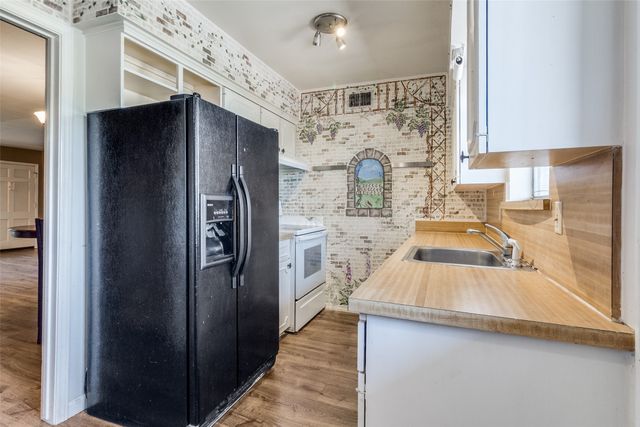 7931 Royal Lane 215, Dallas, TX 75230