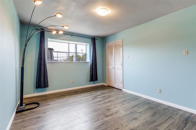 7931 Royal Lane 215, Dallas, TX 75230