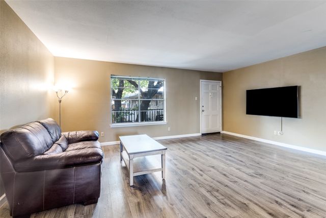 7931 Royal Lane 215, Dallas, TX 75230